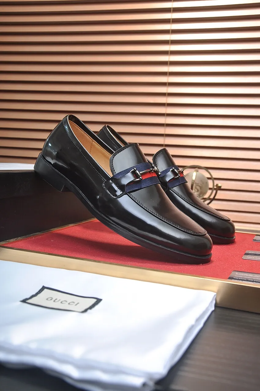 Factory price 540💶Italian top luxury men's shoe giant (GUCCI) (Gucci) (full cowhide lining) new arrival🍃Original European style🔰 Pleasant to the eye😍In order to make the shoes more durable and non-deformable🌀The production continues to follow traditional methods but there is still no lack of innovation💪The original sheepskin is chosen for the leather♻️Smooth, natural and exceptionally bright⭐Made of imported cowhide The rich man’s first choice 38-45 (45 customized)